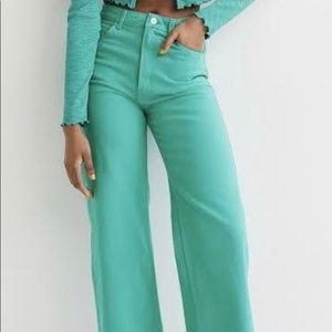 Y2K high waisted, baggy green jeans!